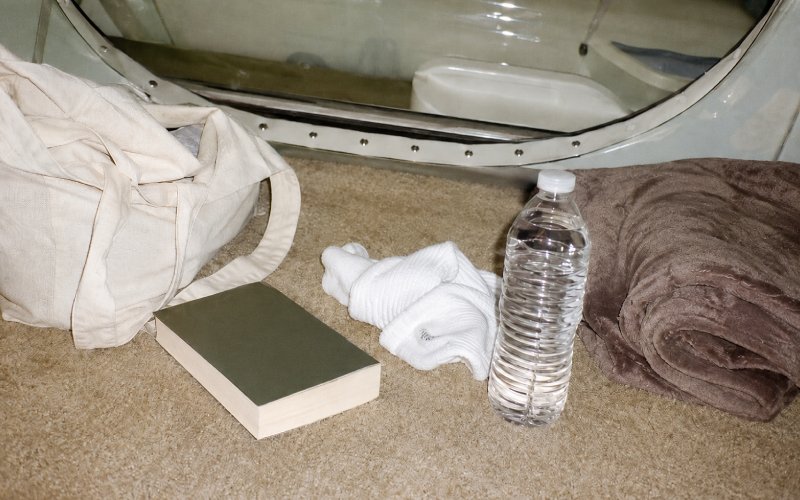 Book and blanket prepared for an oxygen chamber session